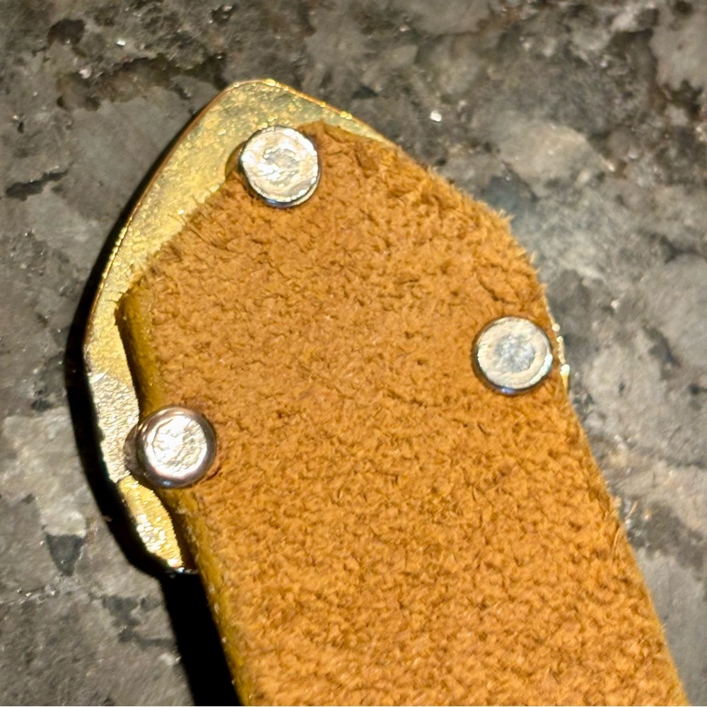 ⭐️VINTAGE Caramel Colored Leather Belt w/Large Gold-Tone Buckle & End Tip XS⭐️ - Picture 6 of 11